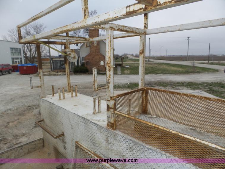 image for item J8965 2006 Freightliner Business Class M2 service truck