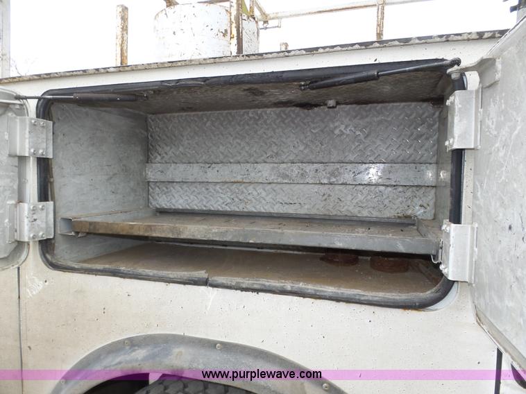 image for item J8965 2006 Freightliner Business Class M2 service truck