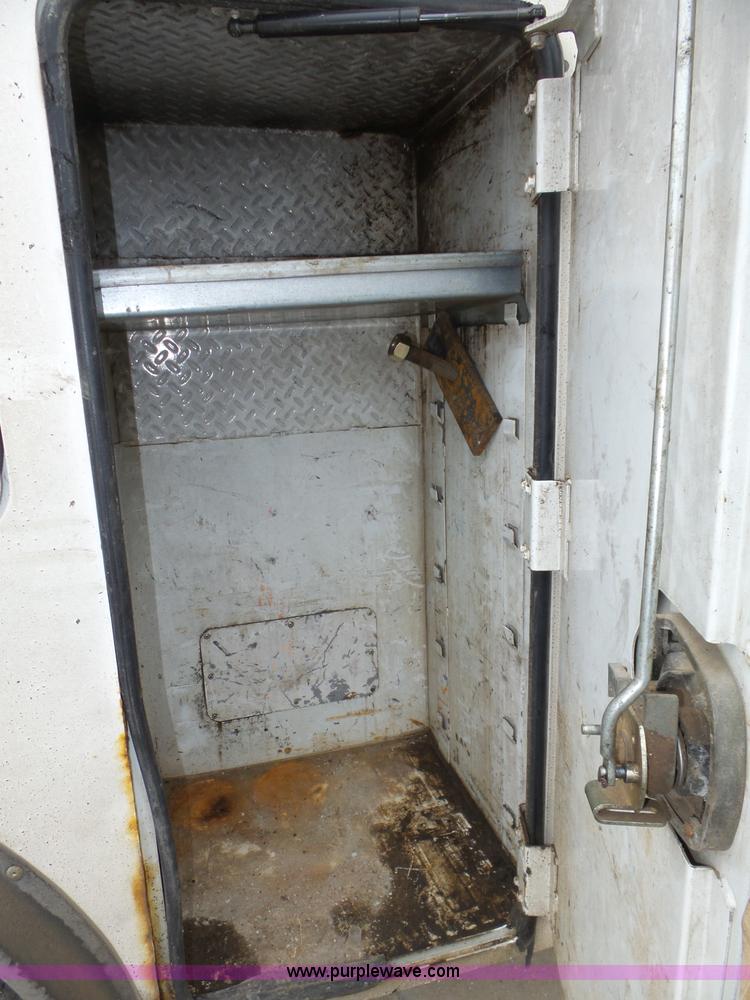 image for item J8965 2006 Freightliner Business Class M2 service truck