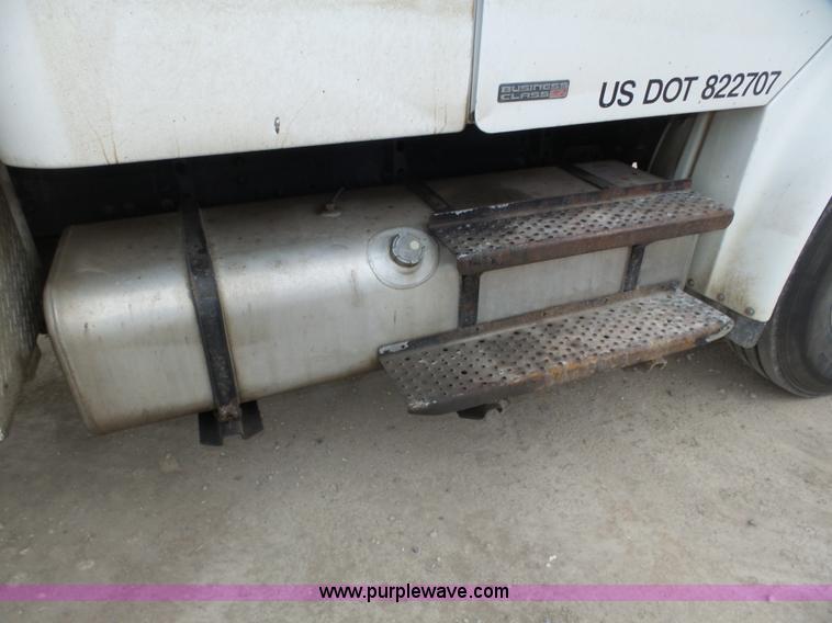 image for item J8965 2006 Freightliner Business Class M2 service truck