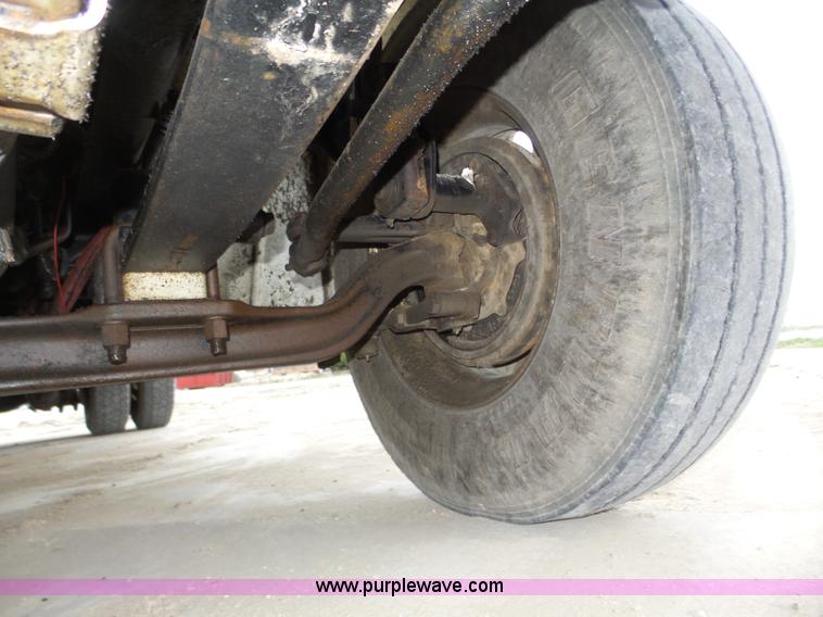 image for item J8965 2006 Freightliner Business Class M2 service truck