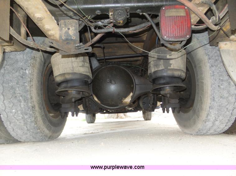 image for item J8965 2006 Freightliner Business Class M2 service truck