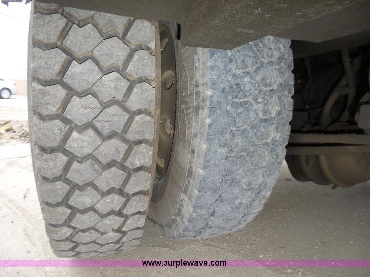 image for item J8965 2006 Freightliner Business Class M2 service truck