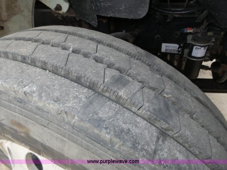 image for item J8965 2006 Freightliner Business Class M2 service truck