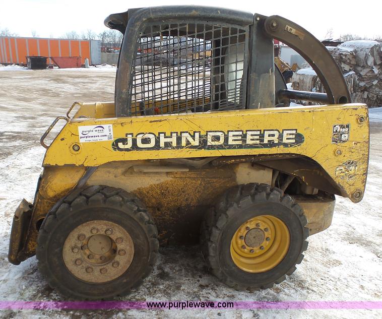 image for item K4573 1999 John Deere 240 skid steer