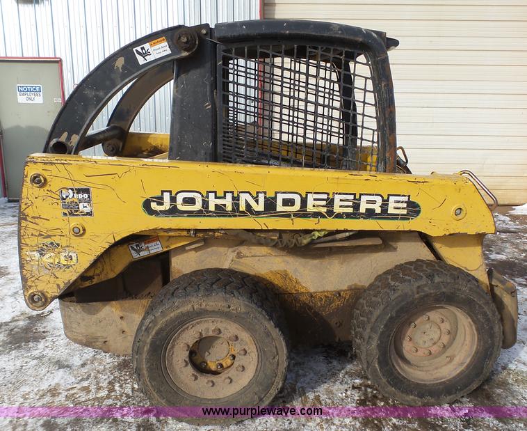 image for item K4573 1999 John Deere 240 skid steer