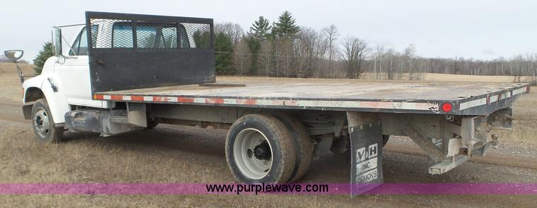 image for item K4632 1998 Ford F800 flatbed truck
