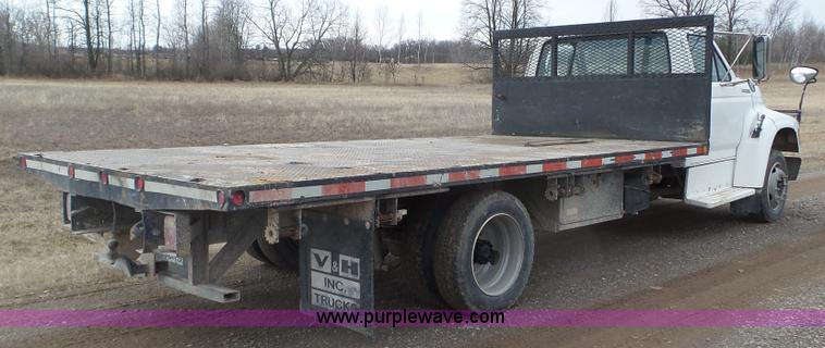 image for item K4632 1998 Ford F800 flatbed truck