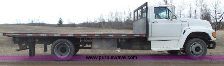 image for item K4632 1998 Ford F800 flatbed truck