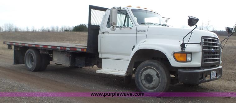 image for item K4632 1998 Ford F800 flatbed truck