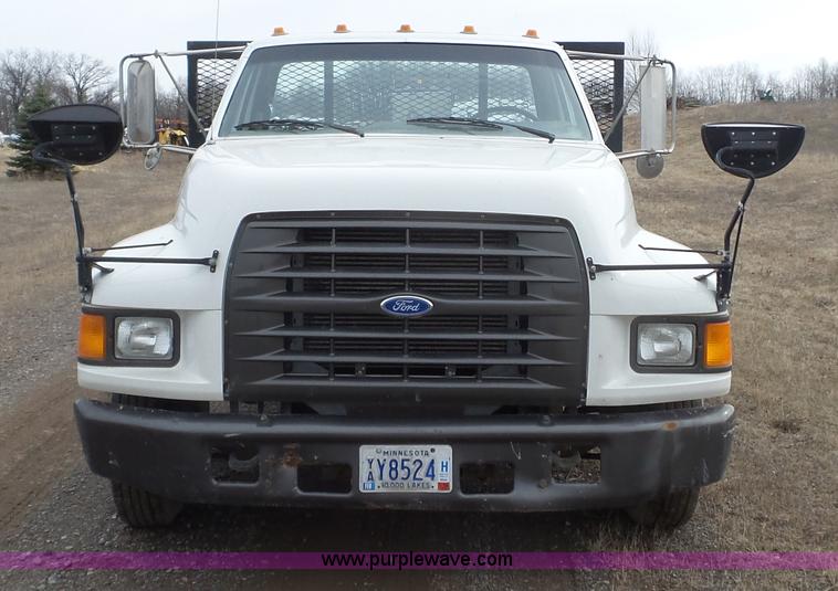 image for item K4632 1998 Ford F800 flatbed truck