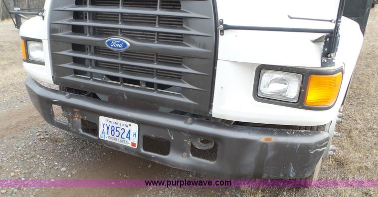 image for item K4632 1998 Ford F800 flatbed truck
