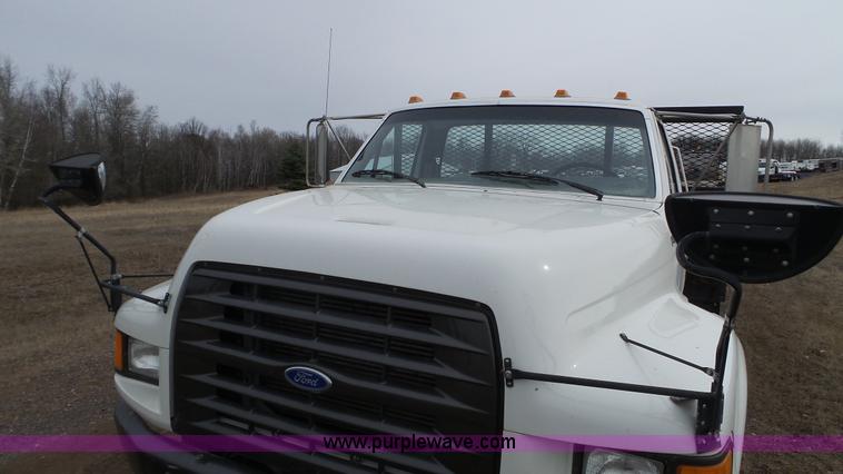 image for item K4632 1998 Ford F800 flatbed truck