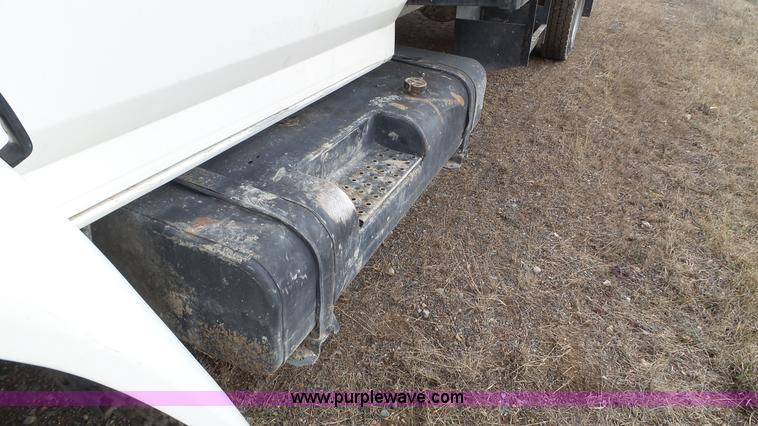 image for item K4632 1998 Ford F800 flatbed truck