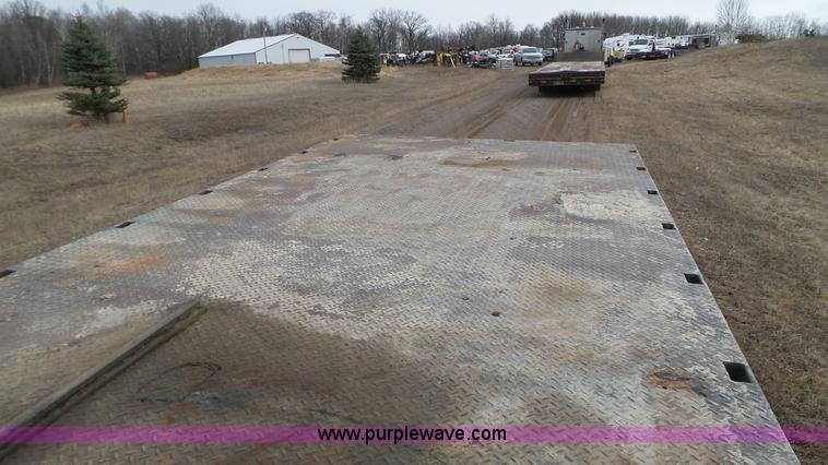 image for item K4632 1998 Ford F800 flatbed truck