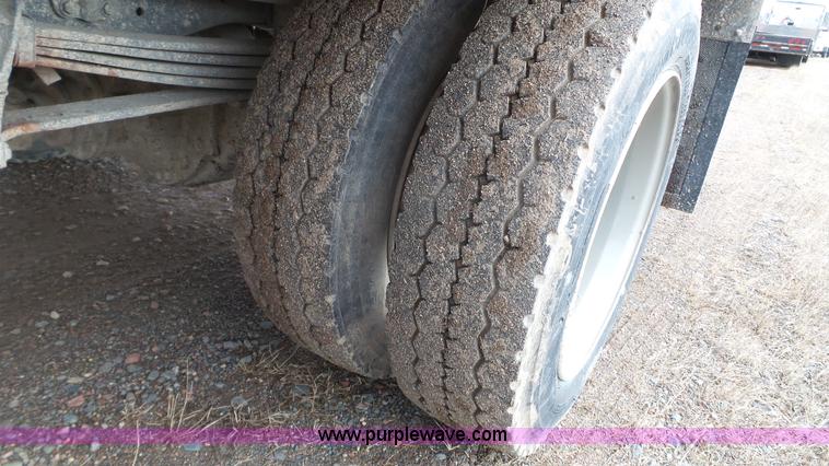 image for item K4632 1998 Ford F800 flatbed truck