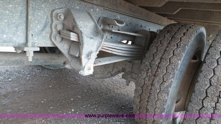 image for item K4632 1998 Ford F800 flatbed truck