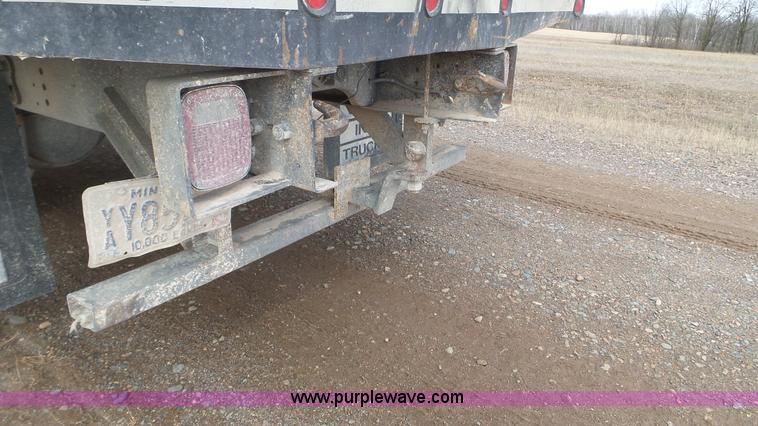 image for item K4632 1998 Ford F800 flatbed truck