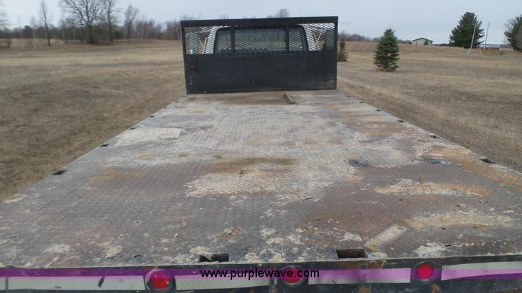image for item K4632 1998 Ford F800 flatbed truck