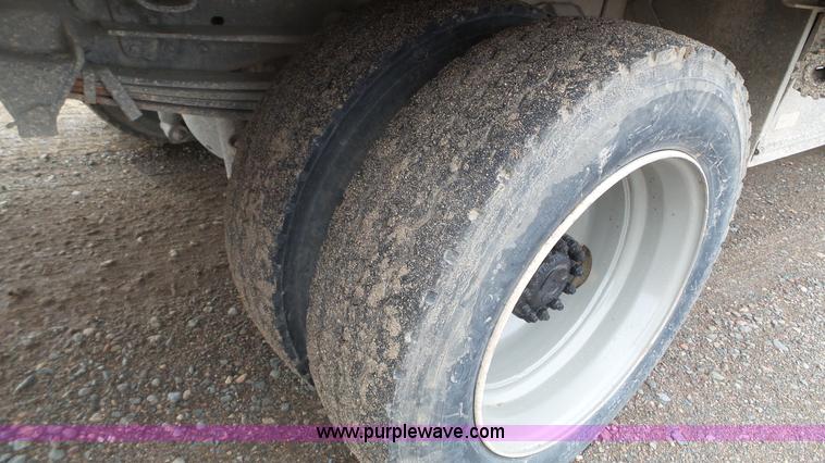 image for item K4632 1998 Ford F800 flatbed truck