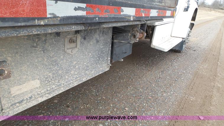 image for item K4632 1998 Ford F800 flatbed truck