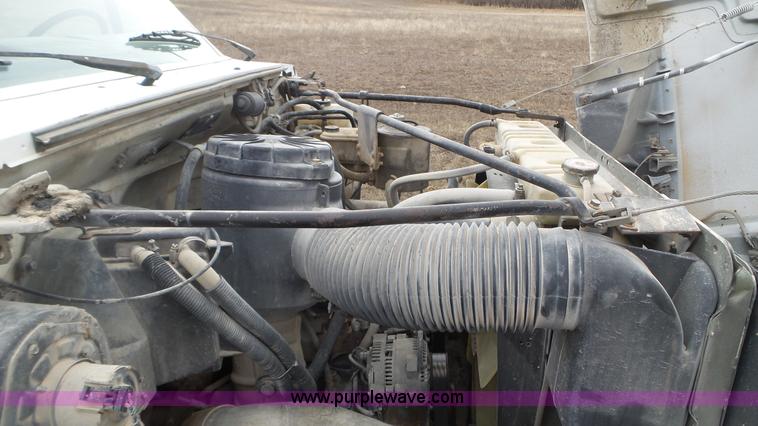 image for item K4632 1998 Ford F800 flatbed truck