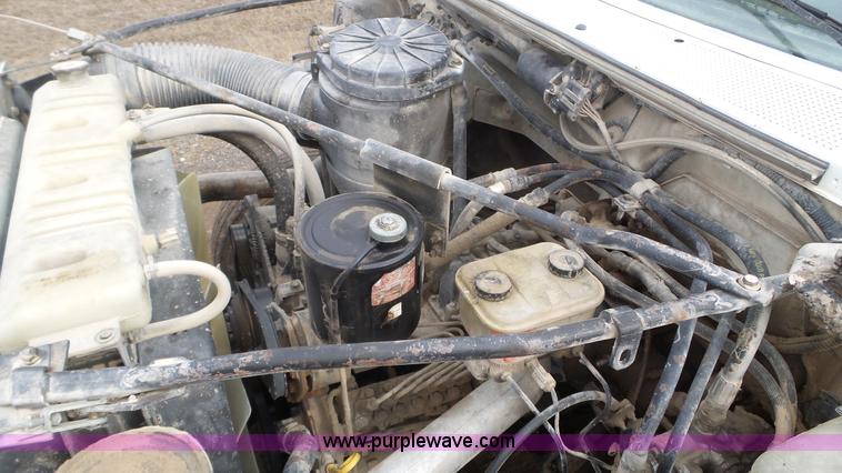 image for item K4632 1998 Ford F800 flatbed truck