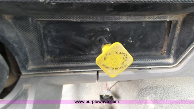 image for item K4632 1998 Ford F800 flatbed truck