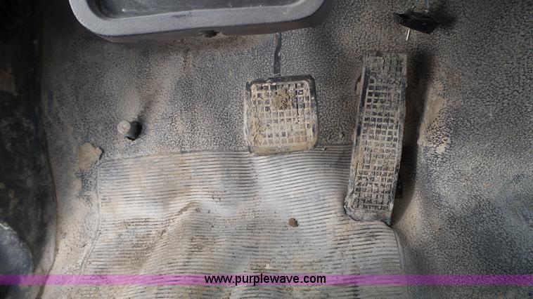 image for item K4632 1998 Ford F800 flatbed truck