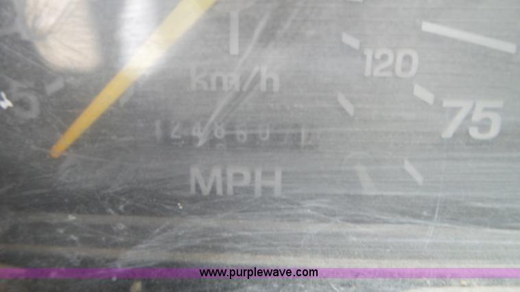 image for item K4632 1998 Ford F800 flatbed truck