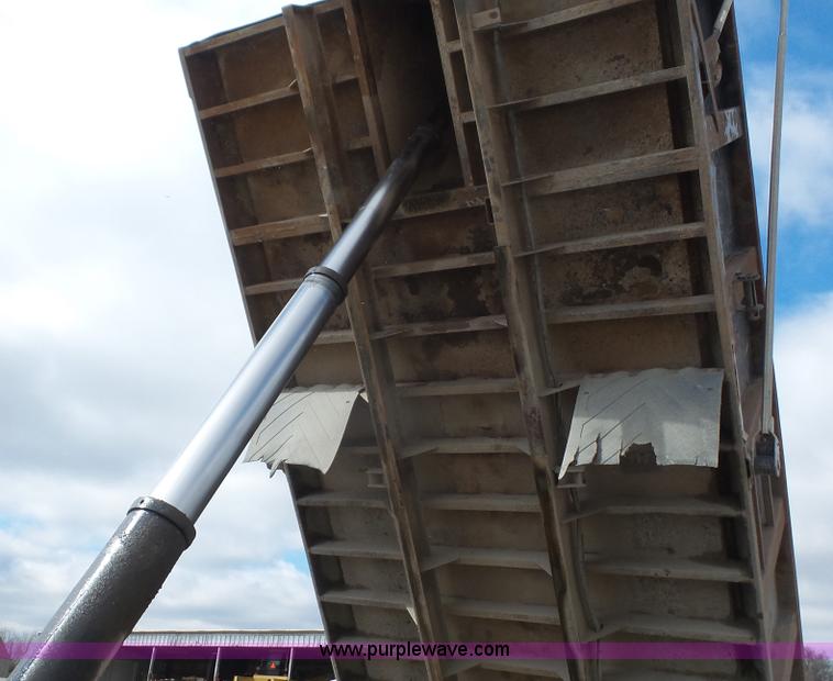 image for item K5118 2008 Sterling L9500 dump truck