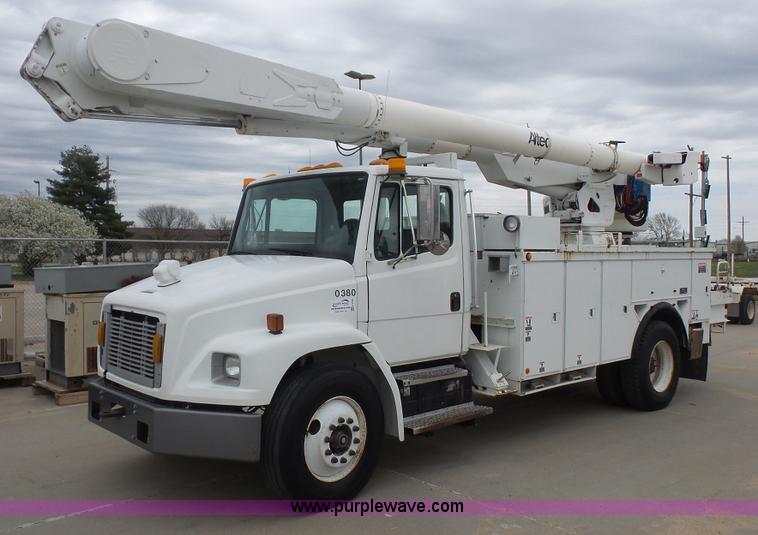 image for item K5150 2001 Freightliner FL70 bucket truck
