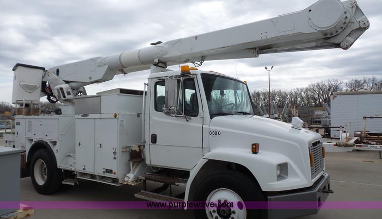 image for item K5150 2001 Freightliner FL70 bucket truck