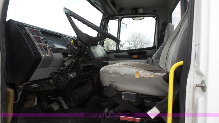 image for item K5150 2001 Freightliner FL70 bucket truck