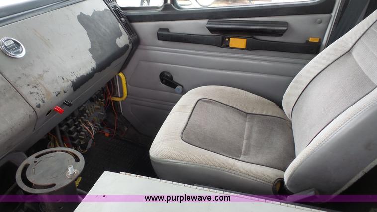 image for item K5150 2001 Freightliner FL70 bucket truck