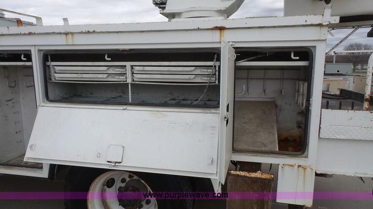 image for item K5150 2001 Freightliner FL70 bucket truck