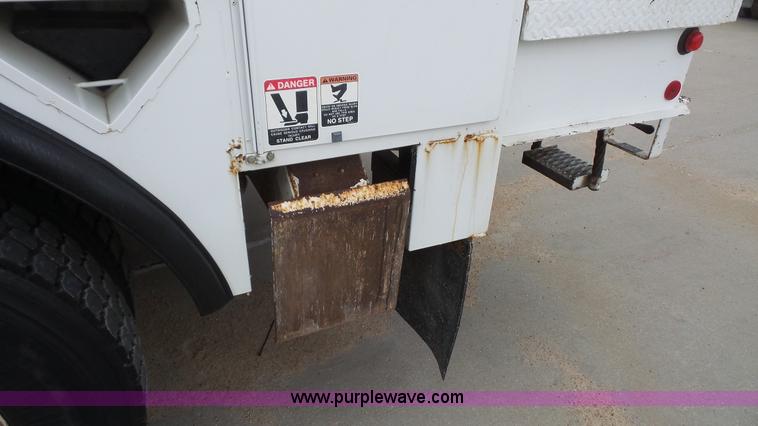 image for item K5150 2001 Freightliner FL70 bucket truck