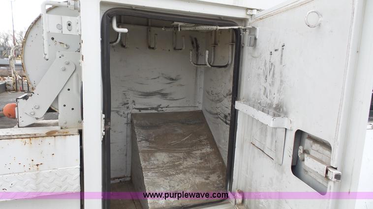 image for item K5150 2001 Freightliner FL70 bucket truck