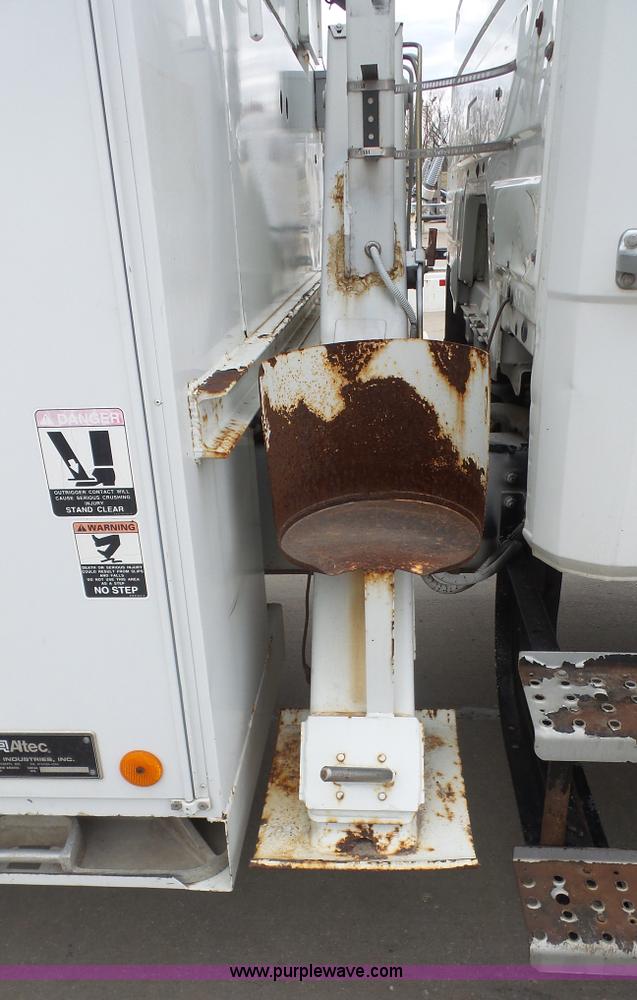 image for item K5150 2001 Freightliner FL70 bucket truck