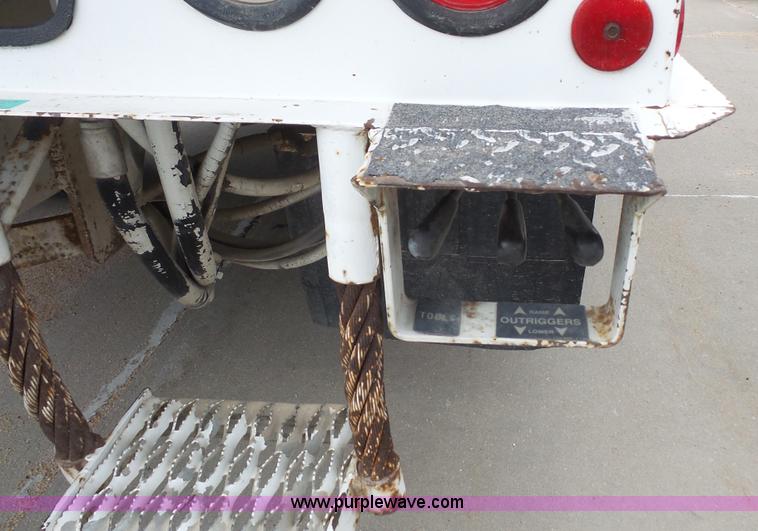 image for item K5150 2001 Freightliner FL70 bucket truck