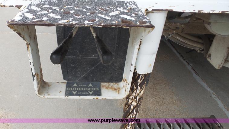 image for item K5150 2001 Freightliner FL70 bucket truck