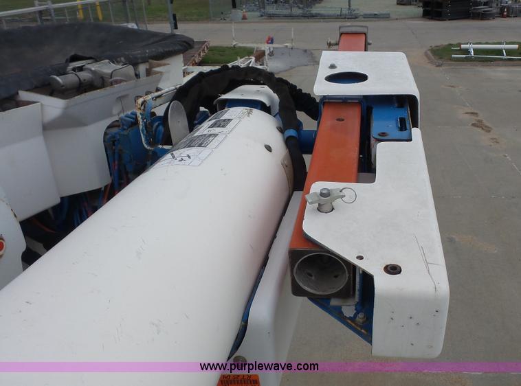 image for item K5150 2001 Freightliner FL70 bucket truck