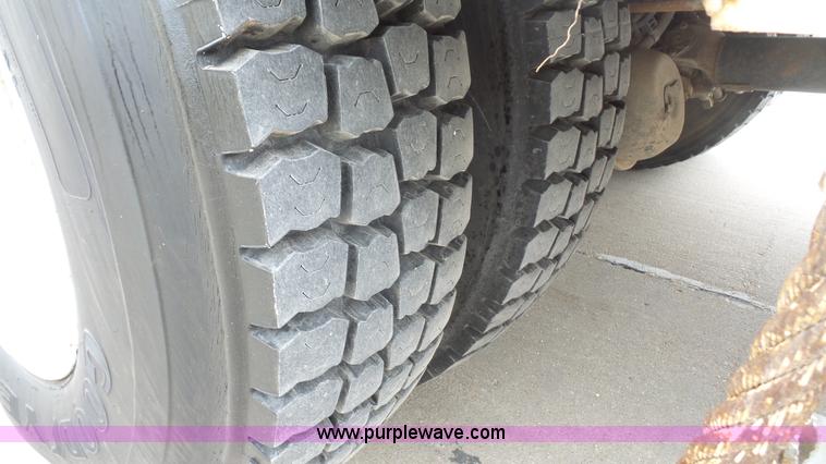 image for item K5150 2001 Freightliner FL70 bucket truck