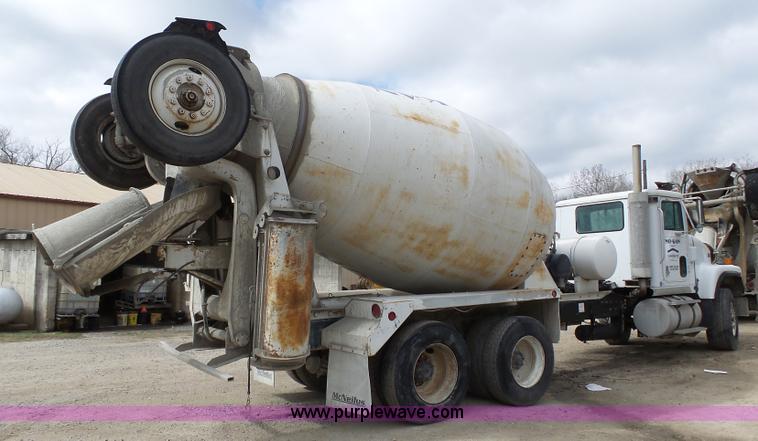 image for item K5182 1996 International 5070 mixer truck