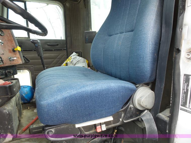 image for item K5182 1996 International 5070 mixer truck