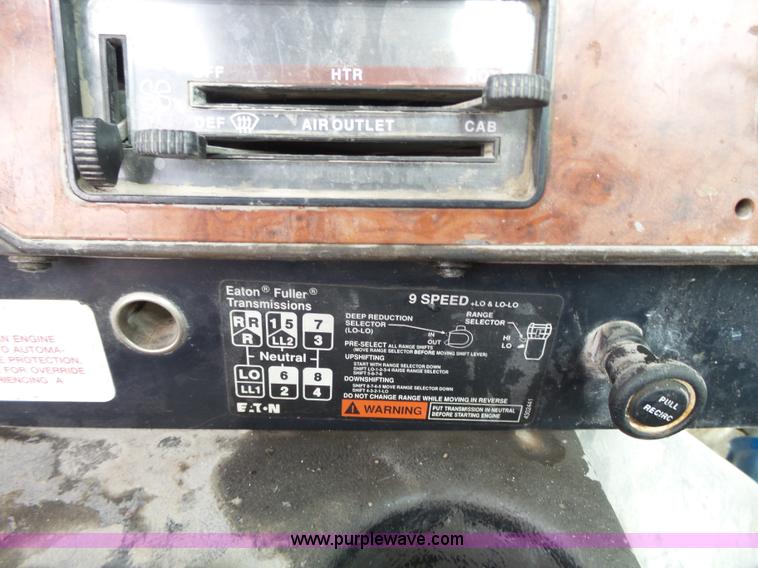 image for item K5182 1996 International 5070 mixer truck