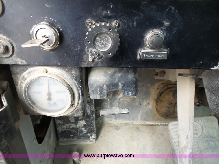 image for item K5182 1996 International 5070 mixer truck