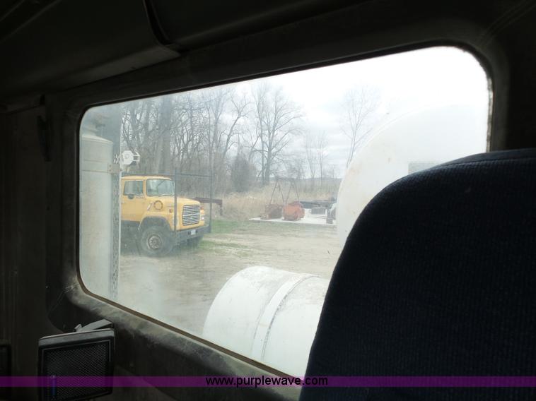 image for item K5182 1996 International 5070 mixer truck