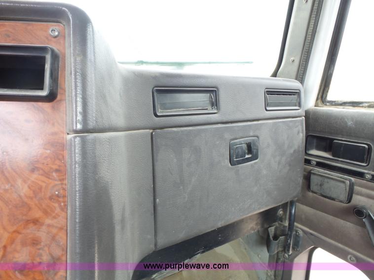 image for item K5182 1996 International 5070 mixer truck