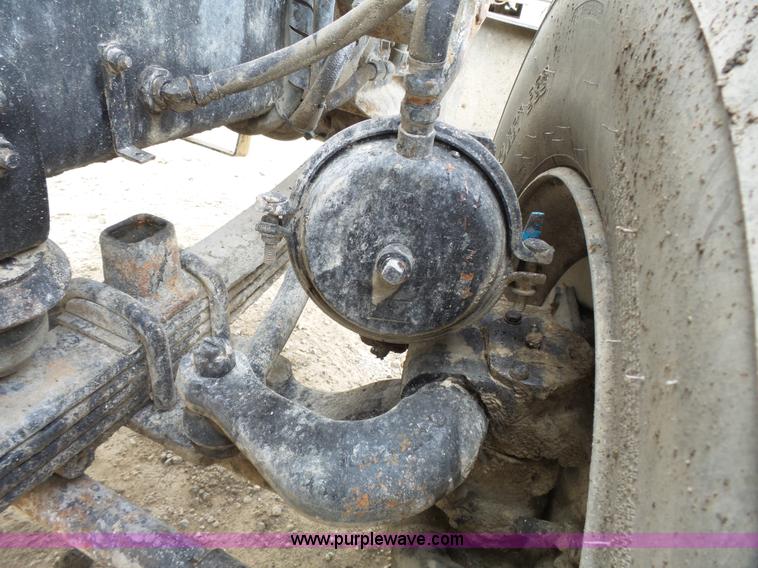 image for item K5182 1996 International 5070 mixer truck